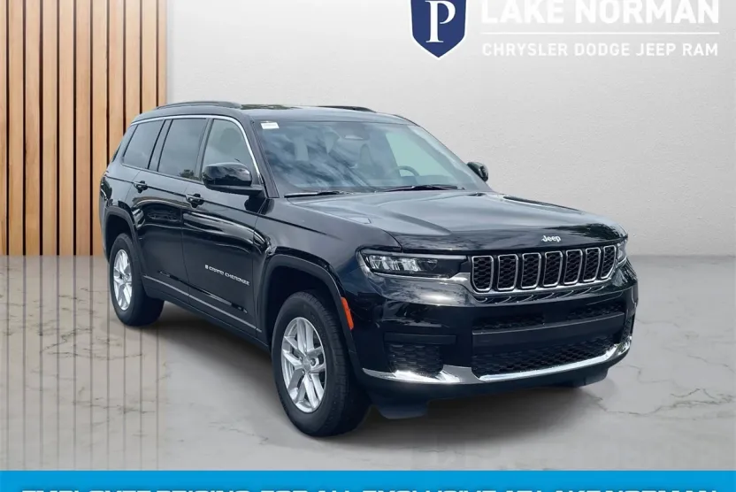 2025 Jeep Grand Cherokee Laredo photo 1