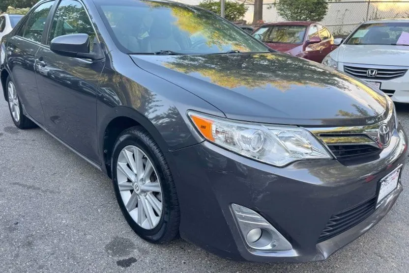 2012 Toyota Camry XLE photo 1
