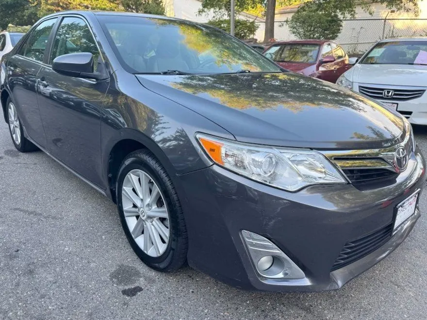 2012 Toyota Camry XLE photo 1