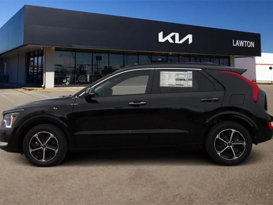 2025 Kia Niro SX photo 1
