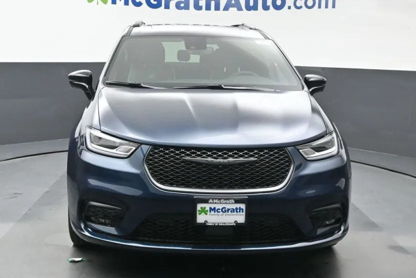 2025 Chrysler Pacifica Limited photo 1