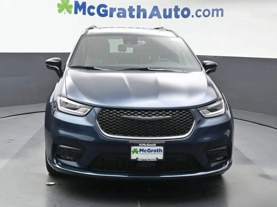 2025 Chrysler Pacifica Limited photo 1