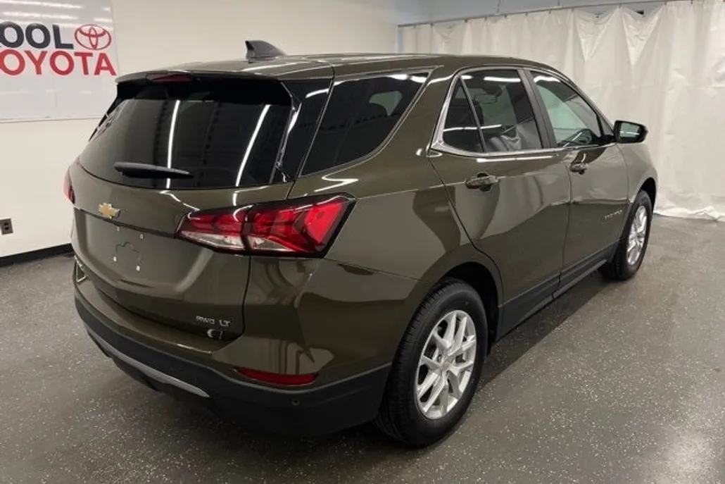 2023 Chevrolet Equinox LT photo 1