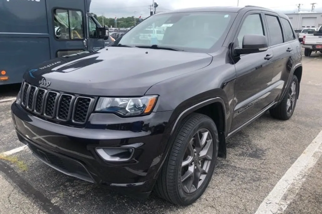 2021 Jeep Grand Cherokee Anniversary Edition photo 1