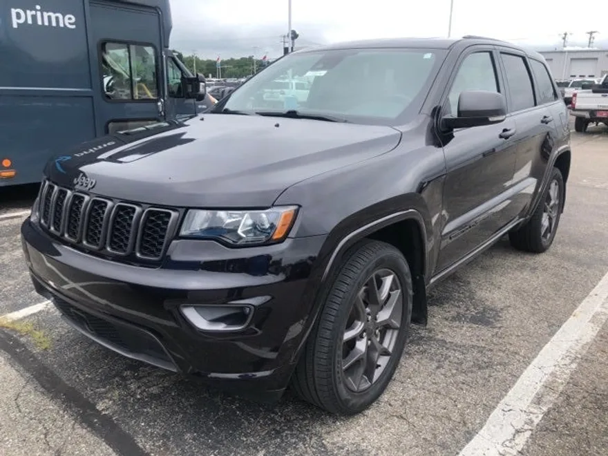 2021 Jeep Grand Cherokee Anniversary Edition photo 1
