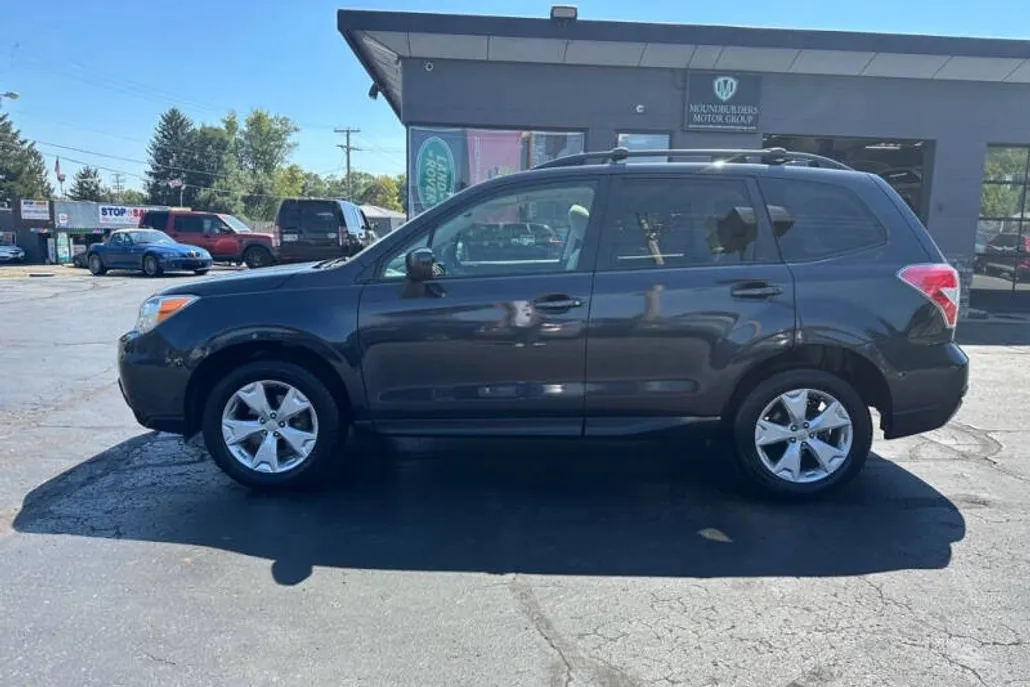 2016 Subaru Forester 2.5i Premium photo 1