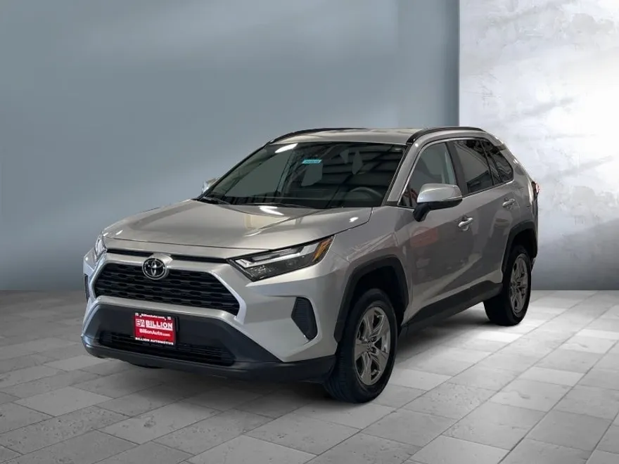 2024 Toyota RAV4 XLE photo 1