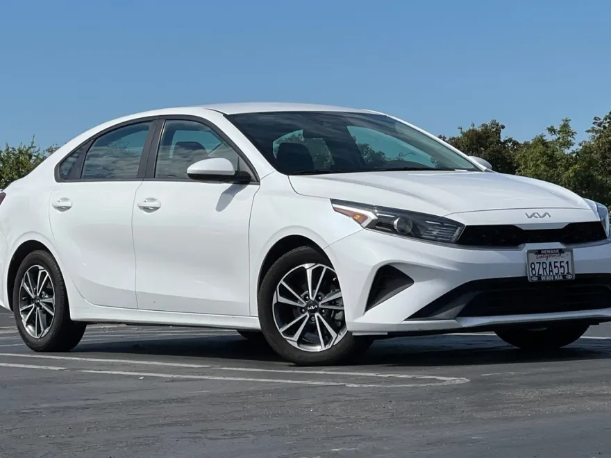 2022 Kia Forte LXS photo 1