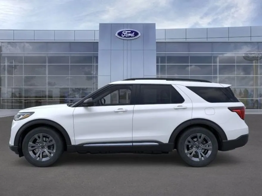2025 Ford Explorer photo 1
