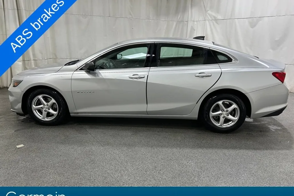 2017 Chevrolet Malibu LS photo 1