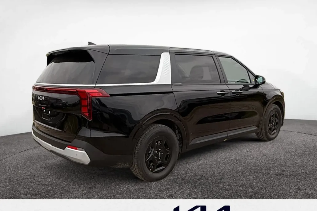 2026 Kia Carnival LXS photo 1