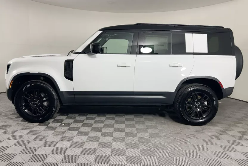 2025 Land Rover Defender 110 S photo 1