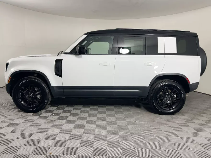 2025 Land Rover Defender 110 S photo 1