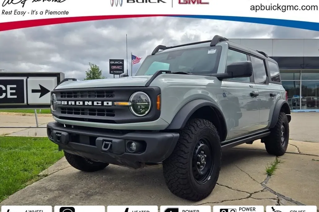 2022 Ford Bronco Black Diamond photo 1