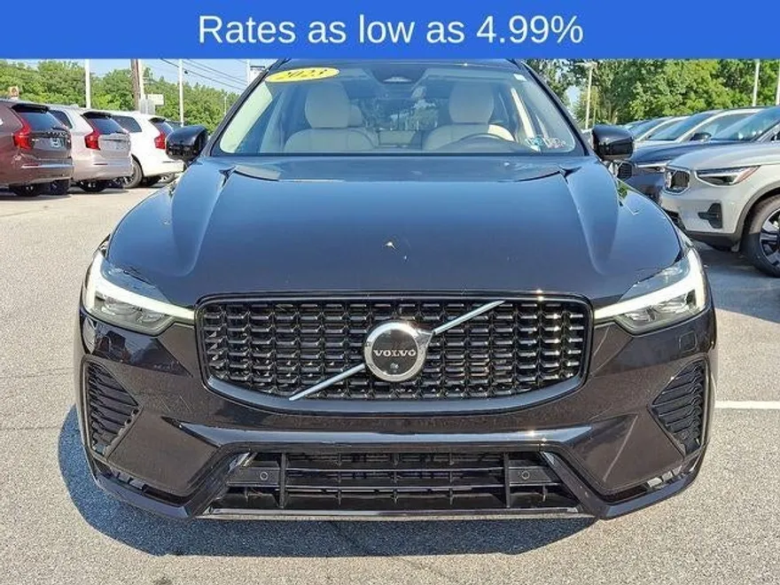 2023 Volvo XC60 B5 Plus photo 1