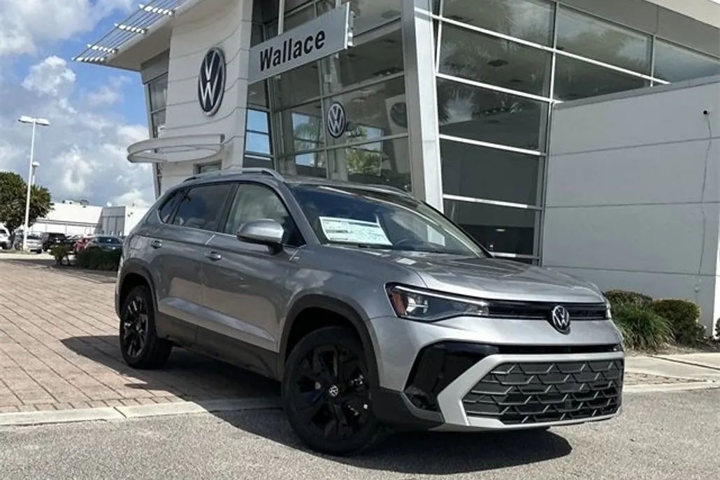 2025 Volkswagen Taos SE photo 1