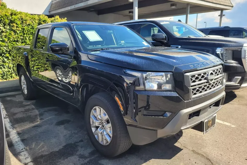 2023 Nissan Frontier SV photo 1