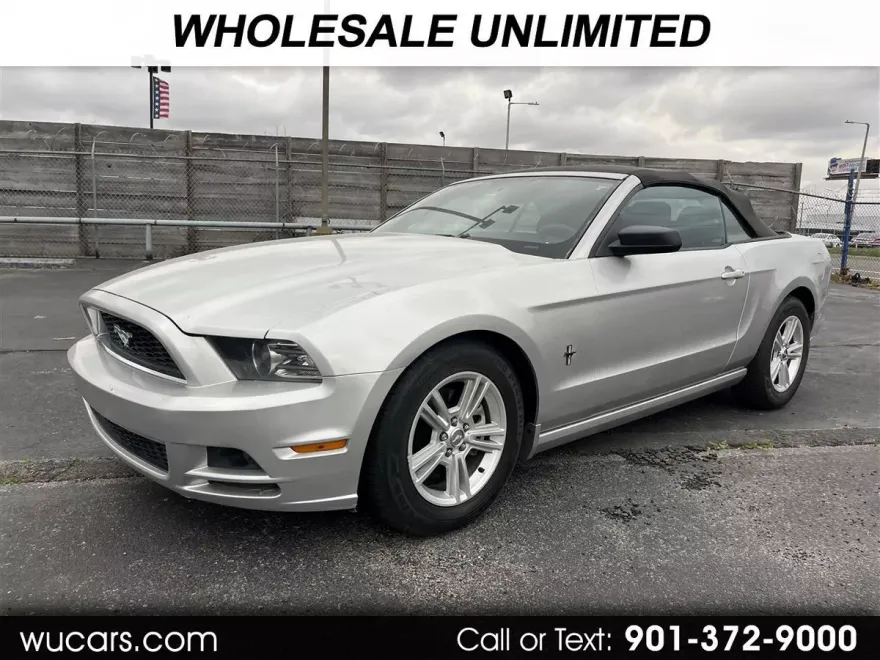 2014 Ford Mustang V6 Convertible photo 1