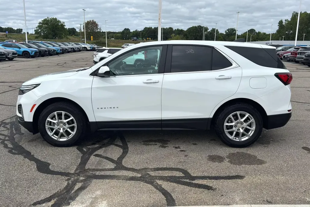 2024 Chevrolet Equinox LT photo 1