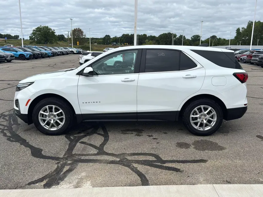 2024 Chevrolet Equinox LT photo 1