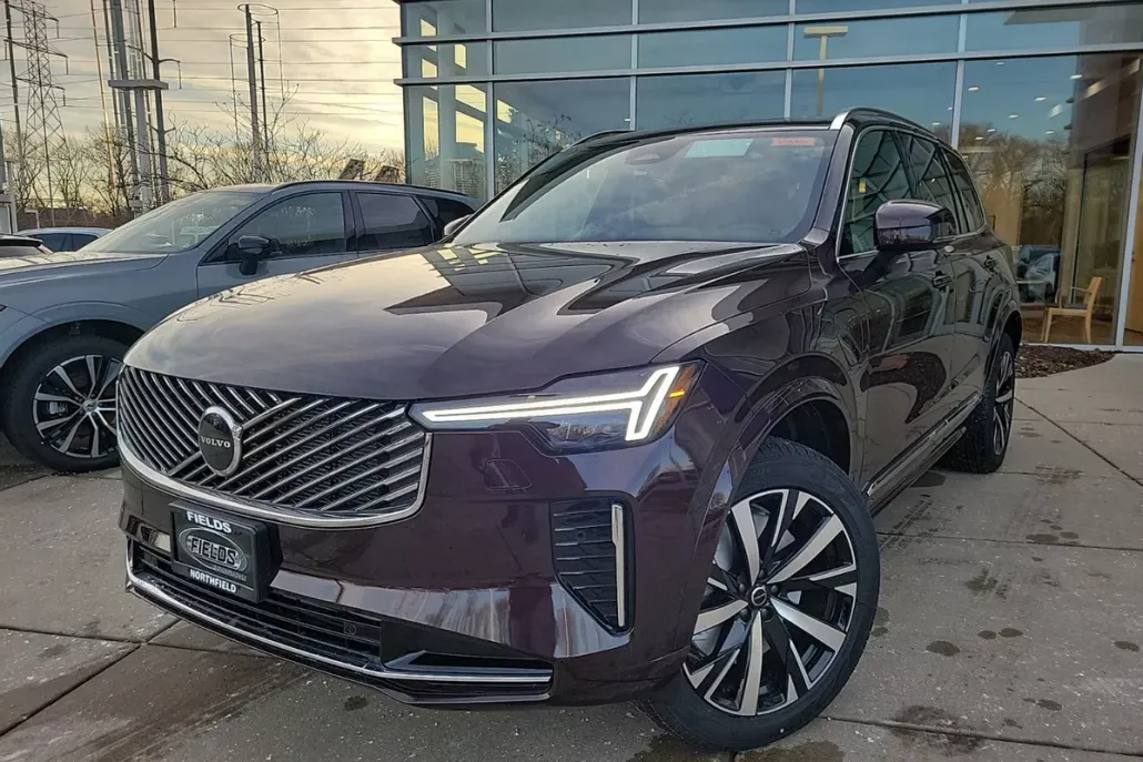 2025 Volvo XC90 T8 Core photo 1