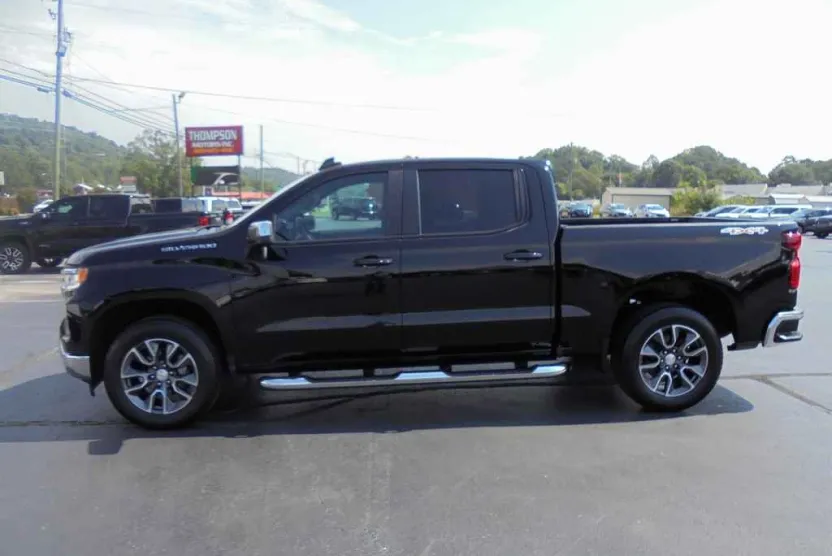 2022 Chevrolet Silverado 1500 LT photo 1