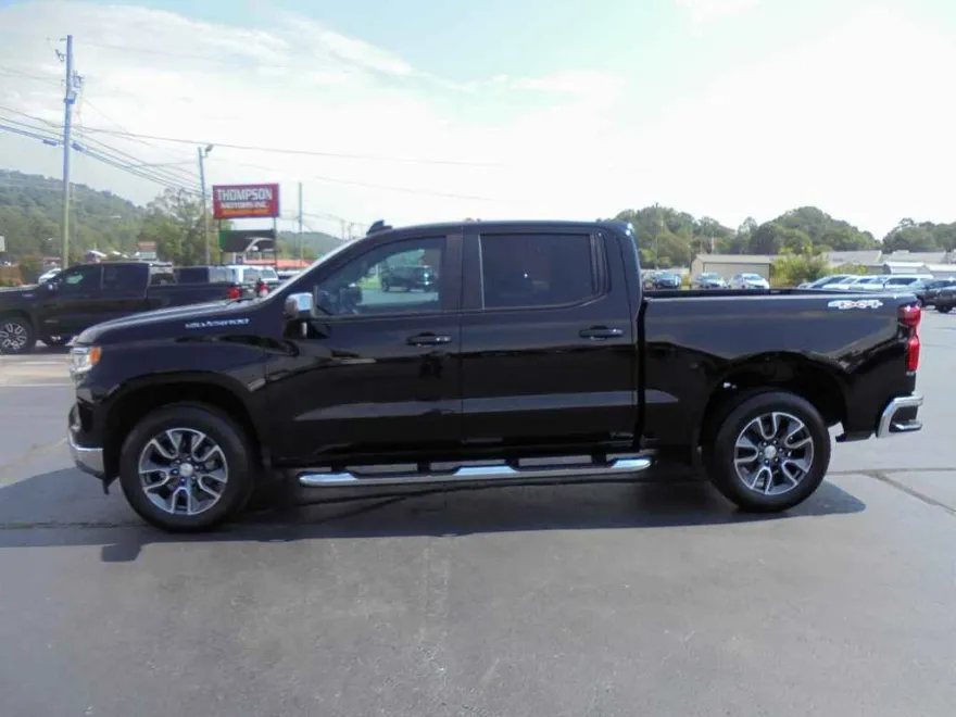 2022 Chevrolet Silverado 1500 LT photo 1