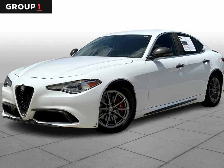 2019 Alfa Romeo Giulia photo 1