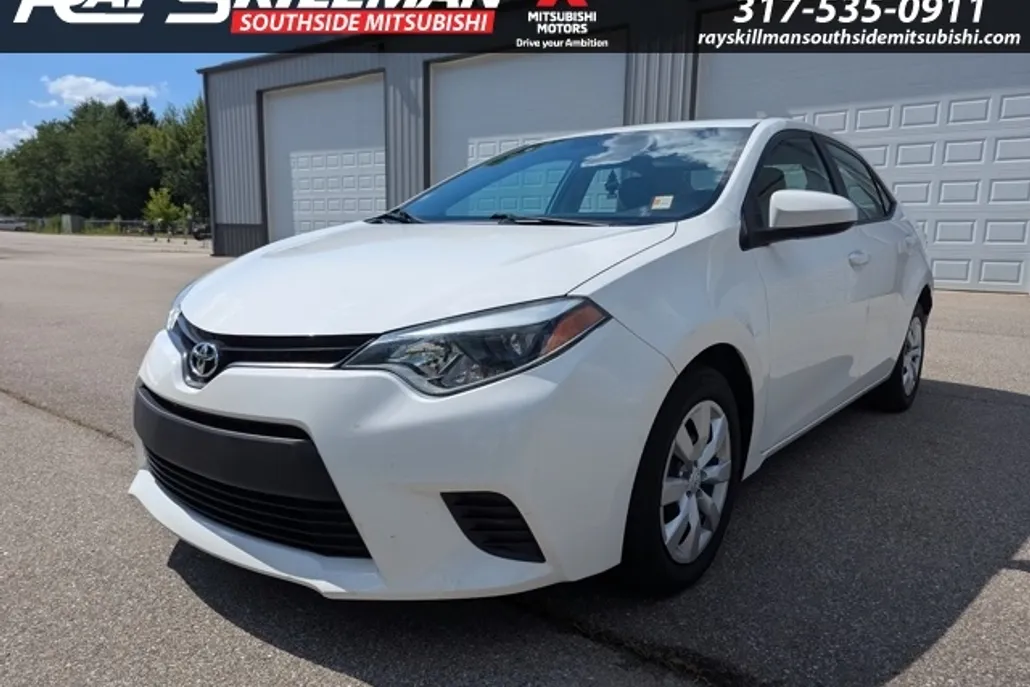 2014 Toyota Corolla LE photo 1