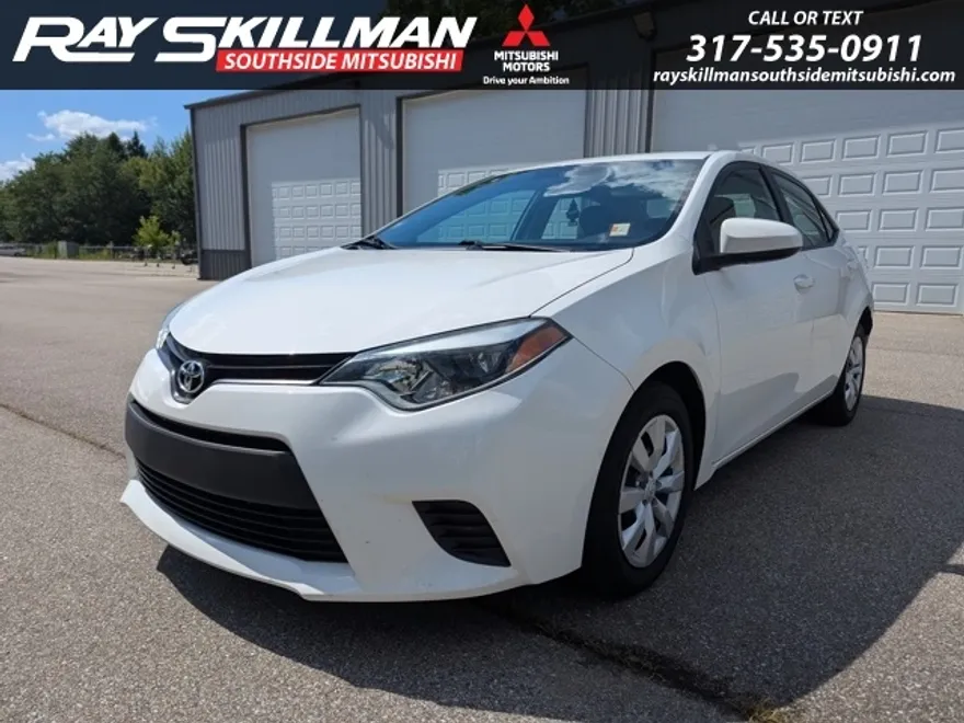 2014 Toyota Corolla LE photo 1