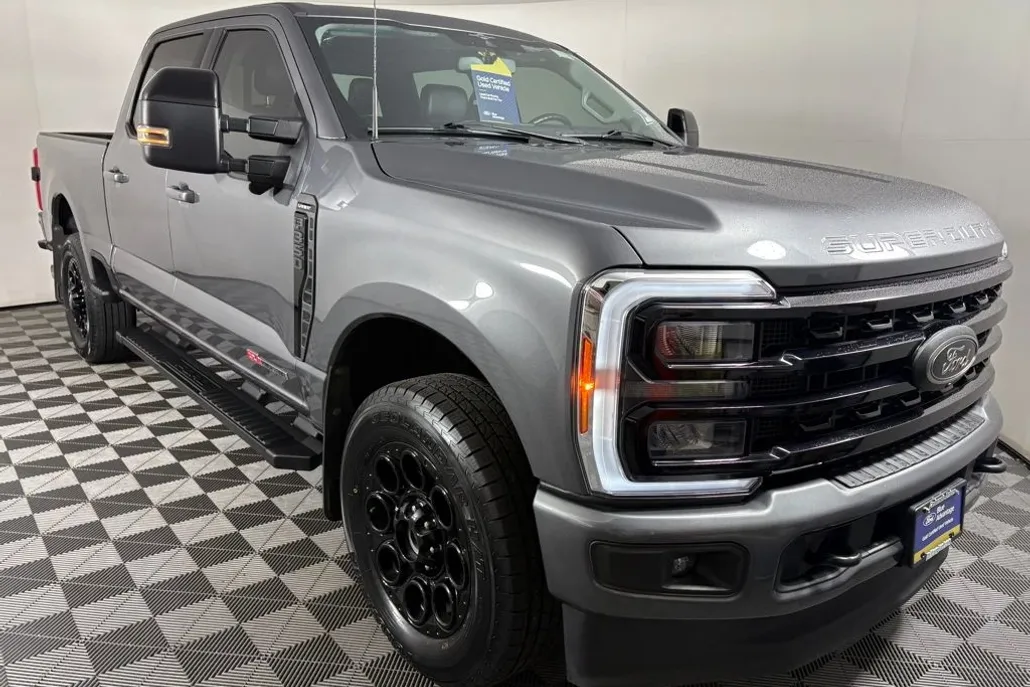 2023 Ford F-350 Lariat photo 1