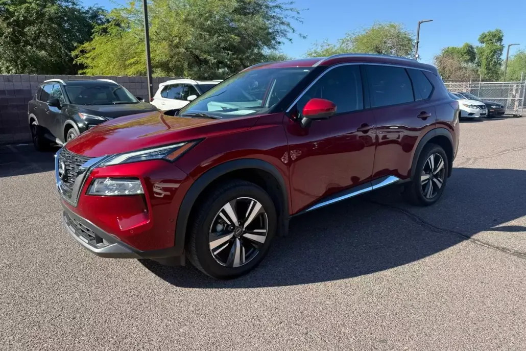 2023 Nissan Rogue SL photo 1