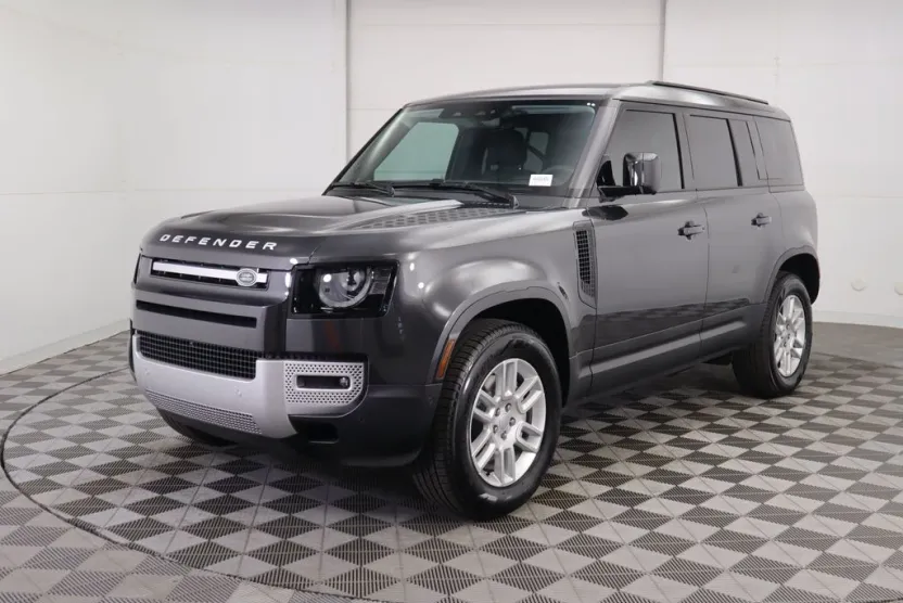 2025 Land Rover Defender 110 S photo 1