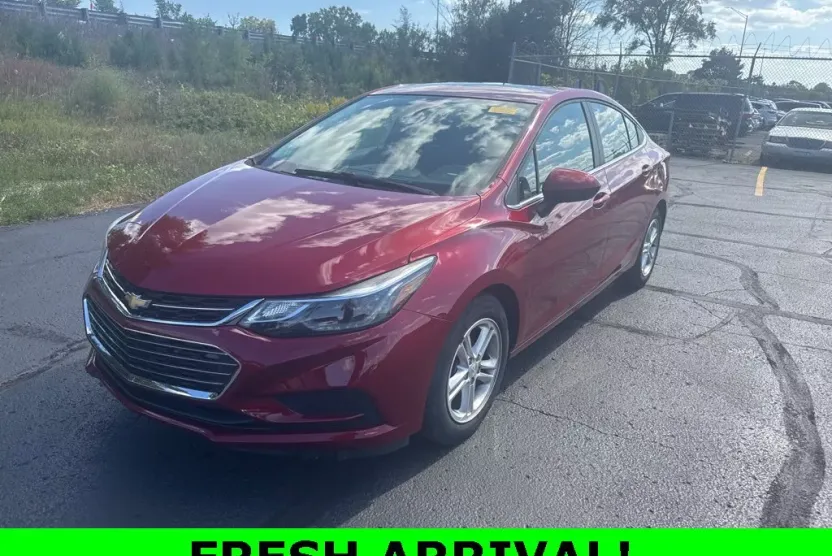 2017 Chevrolet Cruze LT photo 1