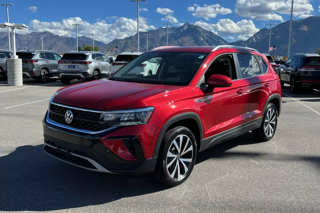 2022 Volkswagen Taos SE photo 1