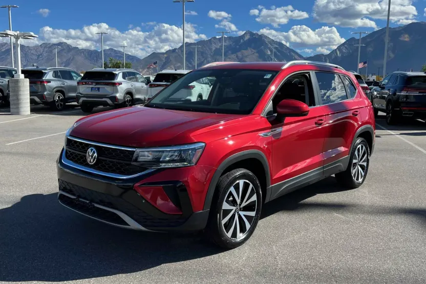 2022 Volkswagen Taos SE photo 1