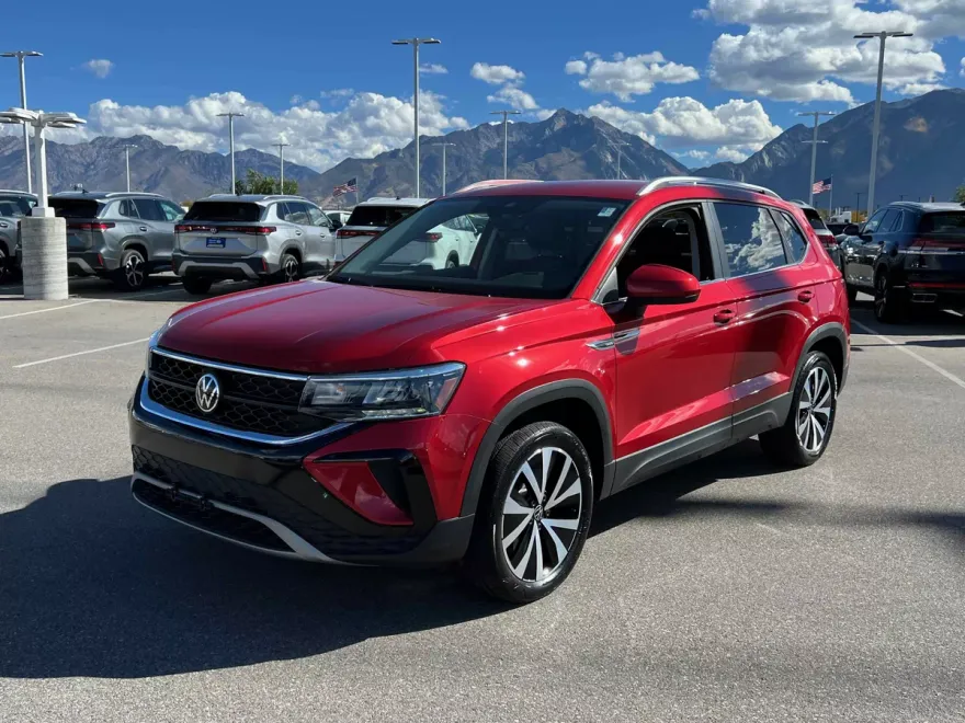 2022 Volkswagen Taos SE photo 1