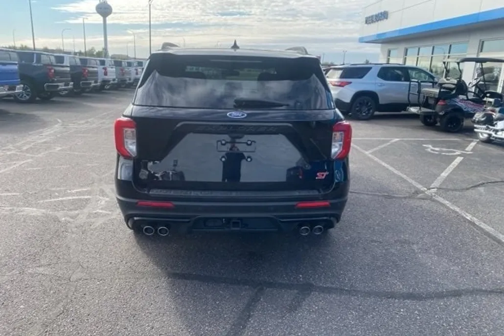 2022 Ford Explorer ST photo 1