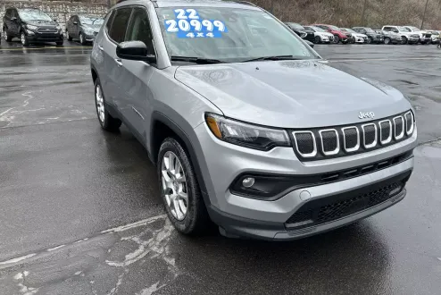 2022 Jeep Compass Latitude Lux photo 2