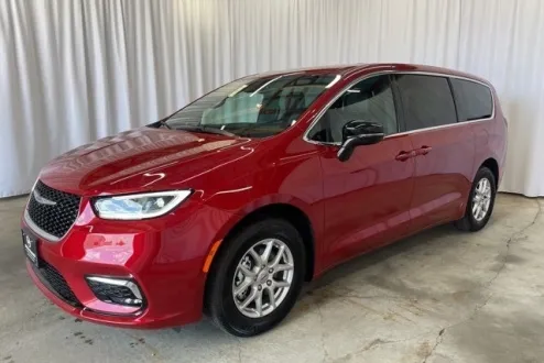 2025 Chrysler Pacifica photo 3