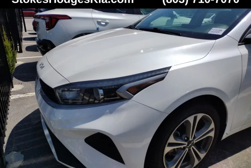 2022 Kia Forte LXS photo 1