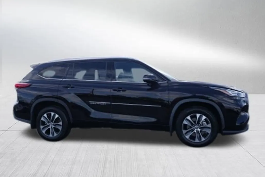 2020 Toyota Highlander XLE photo 1