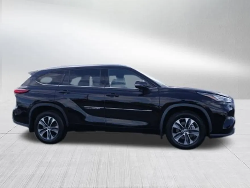 2020 Toyota Highlander XLE photo 1