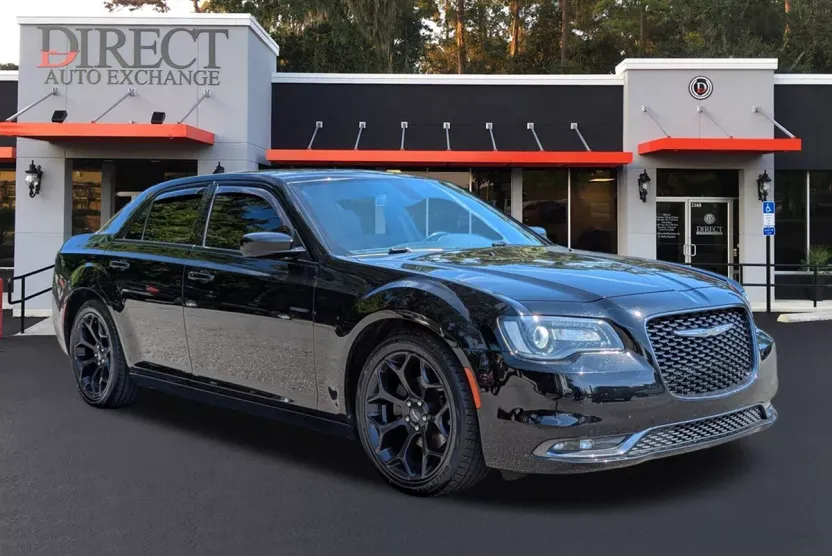 2019 Chrysler 300 S photo 1
