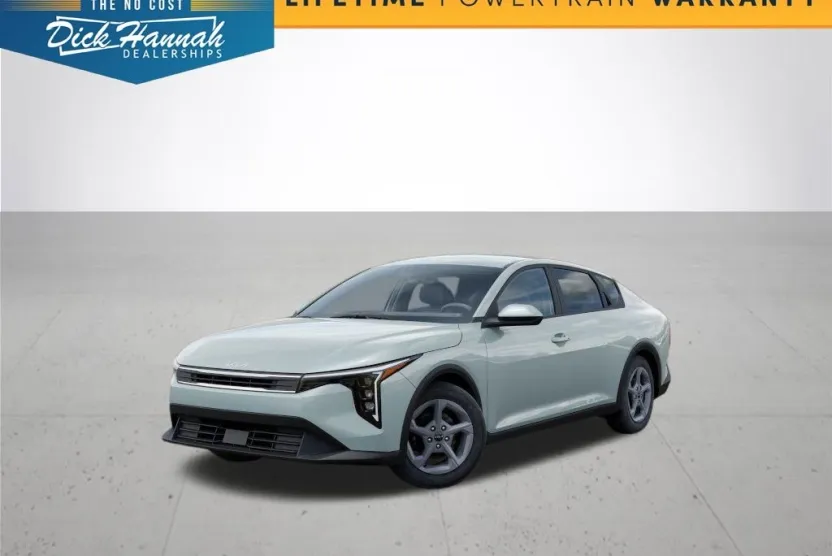 2025 Kia K4 LXS photo 1