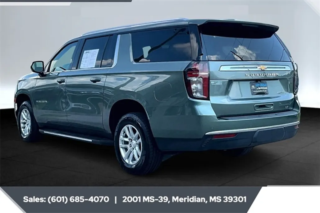2023 Chevrolet Suburban LT photo 1