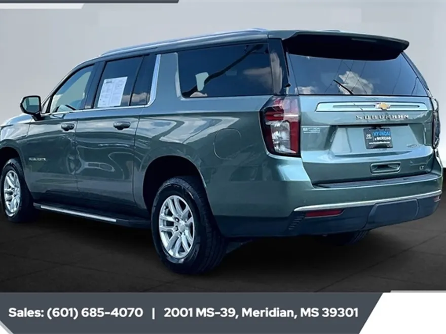 2023 Chevrolet Suburban LT photo 1