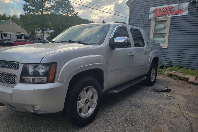 2013 Chevrolet Avalanche LT photo 1