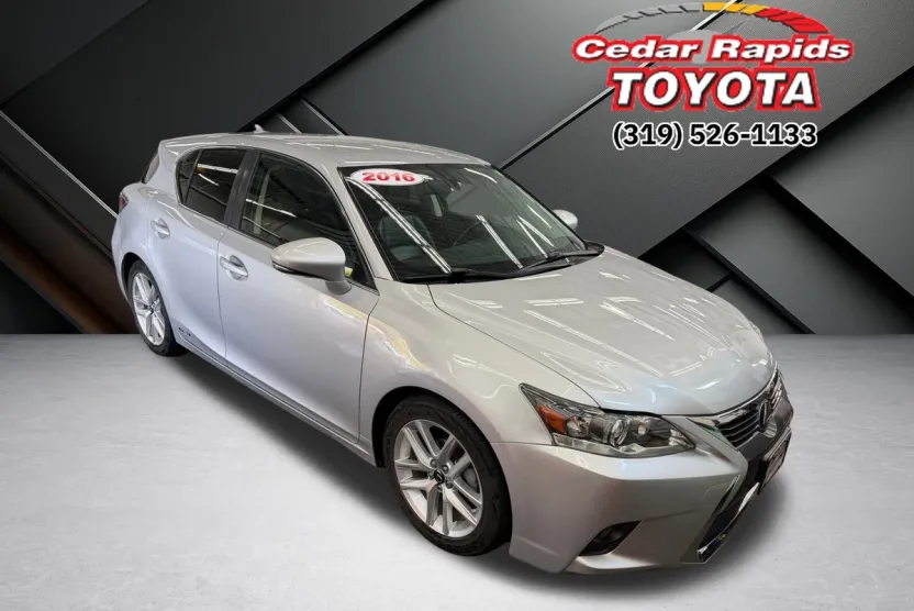 2016 Lexus CT 200h photo 1