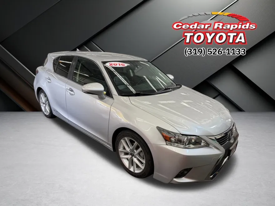 2016 Lexus CT 200h photo 1